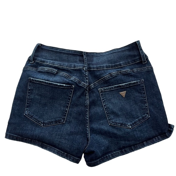 (31) Guess Shorts Dark Wash - Picture 4 of 4